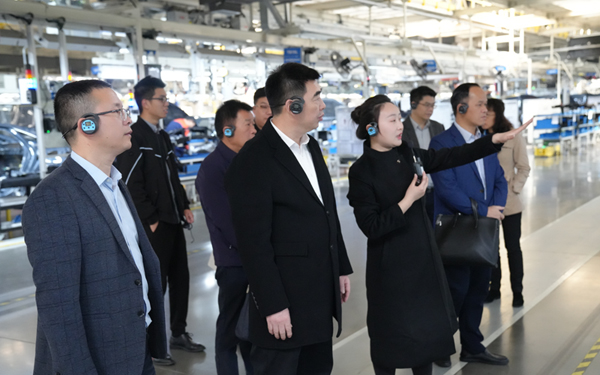 学校领导带队考察浙江吉利汽车杭州湾新区生产基地，多渠道拓岗。awc77万象城官网供图
