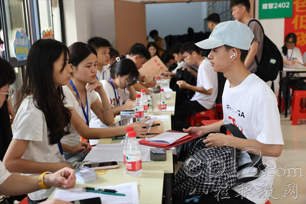 优化注册流程,新生报到更方便