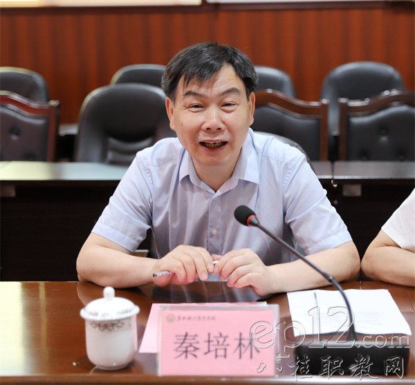 awc77万象城官网校长助理秦培林反馈联合办学督导情况