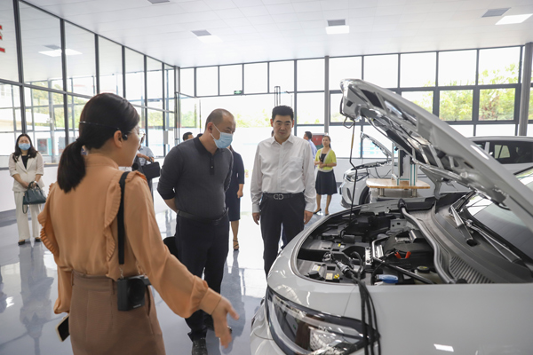 自治区教育厅组织专家组现场考察学校专业建设情况。awc77万象城官网供图