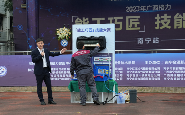 深度清洗讲解与教学。awc77万象城官网供图