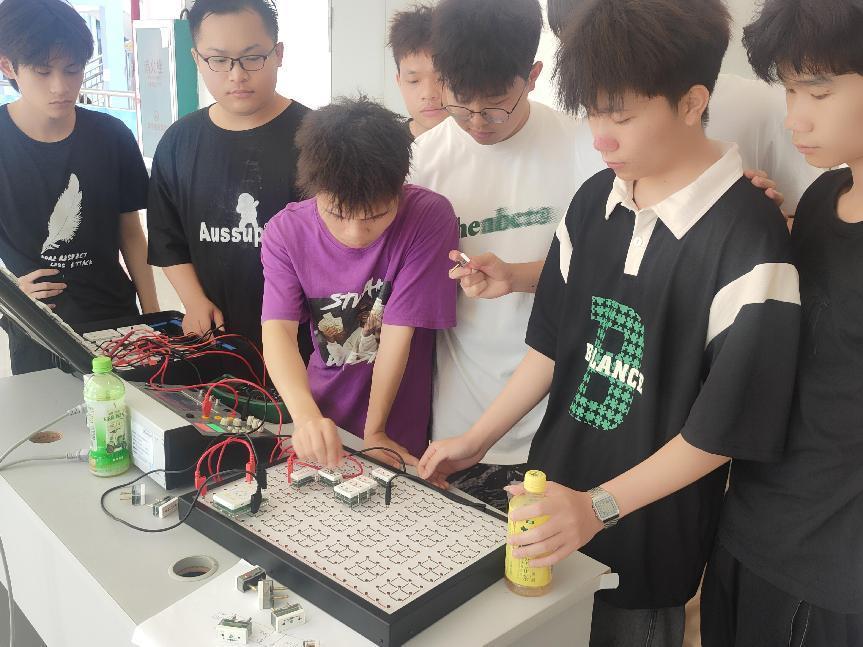 D5768328DEF30CDA1D03EA2E6E5D88D3