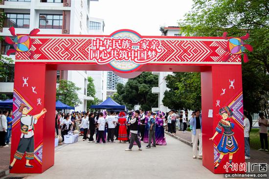 图为民俗文化街市。主办方 供图